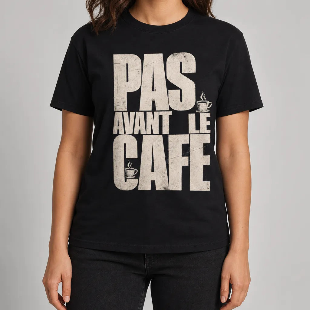 T-shirt noir Pas avant le café porté, flocage blanc