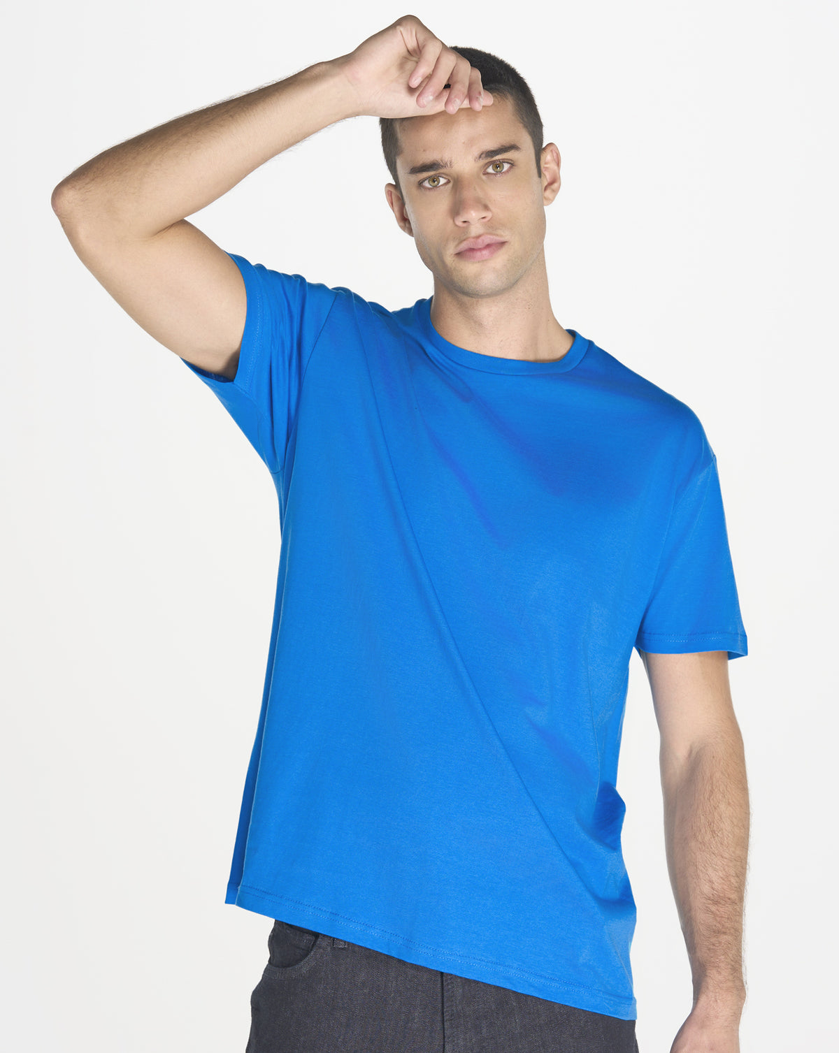 T-shirt classic bleu personnalisable porté